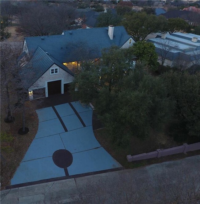 Foto del edificio - 3904 Tally Ho Dr