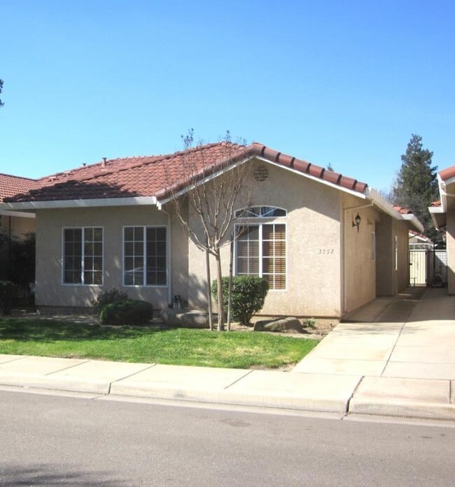 Building Photo - 3557 Century Cir