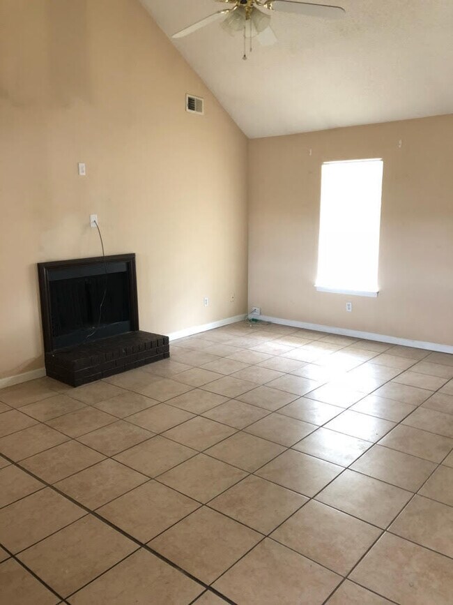 Building Photo - Renovated 3 Bedroom 2 Bath Home for Rent!!
