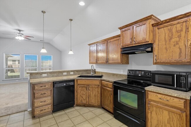 Building Photo - 512 Crescent Creek Ln