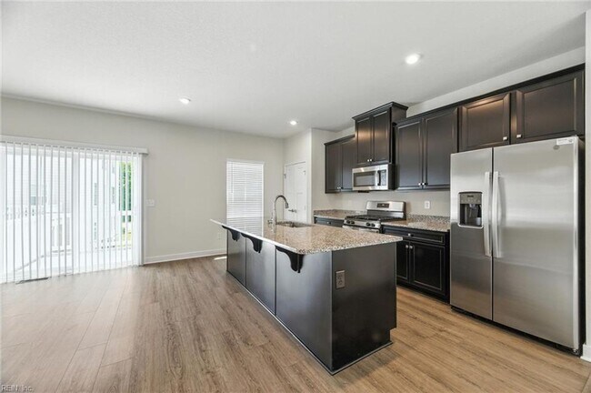 Foto del edificio - Newer Townhouse for lease