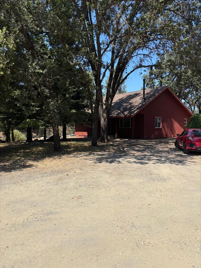 Foto del edificio - 16360 Placer Hills Rd