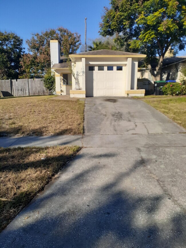 Foto del edificio - 7015 Harbor Heights Dr