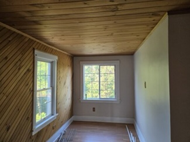 Building Photo - 8 Villa Ct