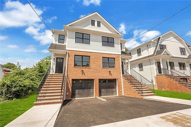 Building Photo - 10 Underhill Pl