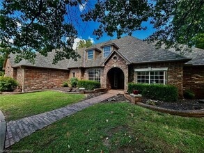 Building Photo - 1808 Oak Forest Dr