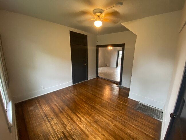 Building Photo - 924 N Franklin St