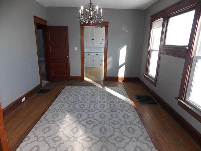 Building Photo - 3611 Maple St