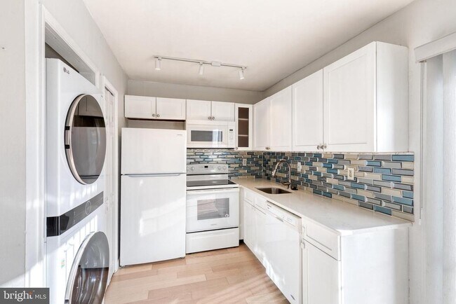 Building Photo - 1615 Fendall Ct