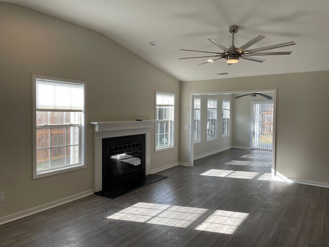 Foto del edificio - Home For Rent in Seaspray Landing!