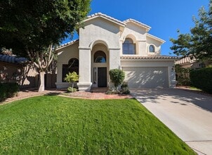 Building Photo - 2242 W Myrtle Dr