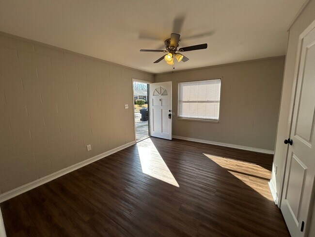 Foto del edificio - 2150 Saxon St