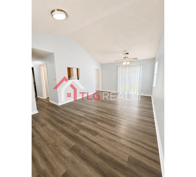 Building Photo - 3821 Rosedown Dr