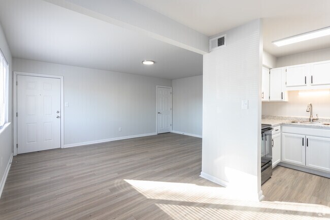 2HAB,1BA,900SF - 2 habitaciones A - Autumn Lakes Apartments