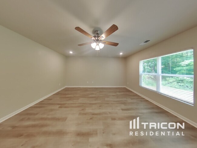 Building Photo - 12002 Guelph Circle Hampton GA