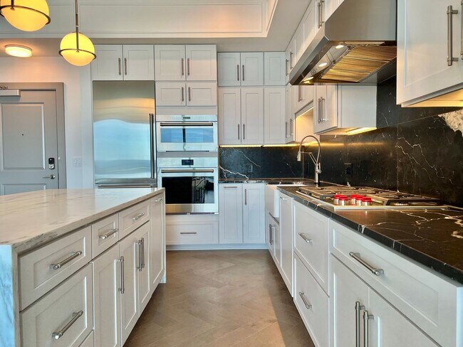 Foto del edificio - 1 Bedroom Luxury Condo w/ Exquisite Design...