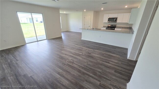 Foto del edificio - 1848 Grand Ridge St