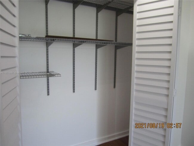 Foto del edificio - 680 NE 64th St