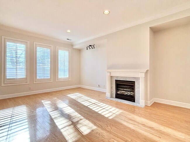 Building Photo - 943 Sage Park Ln S