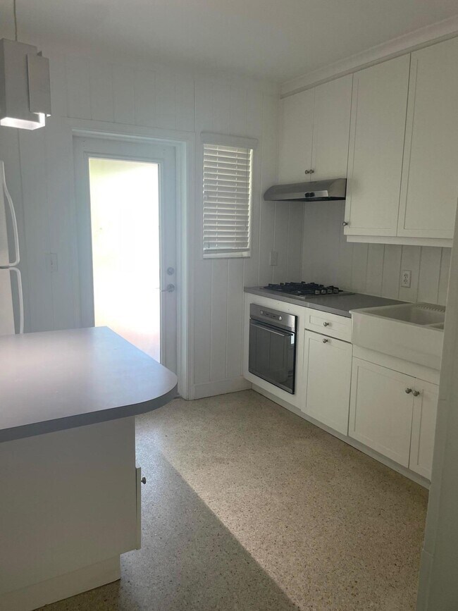 Foto del edificio - 1176 Cabana Rd