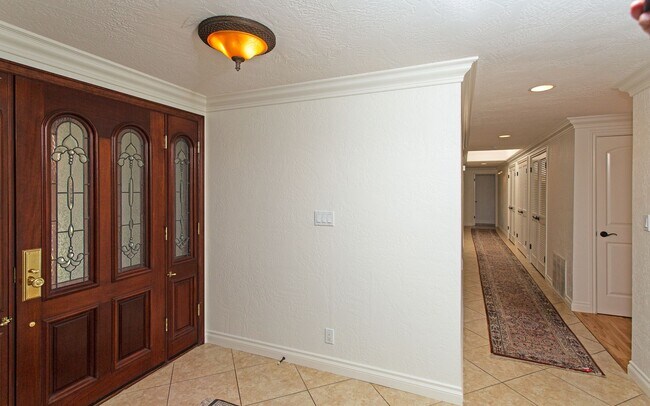 Building Photo - Stunning & Spacious Encinitas Home w/ Gorg...