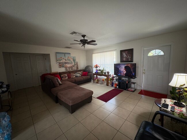 Building Photo - 1383 Tinamou Rd