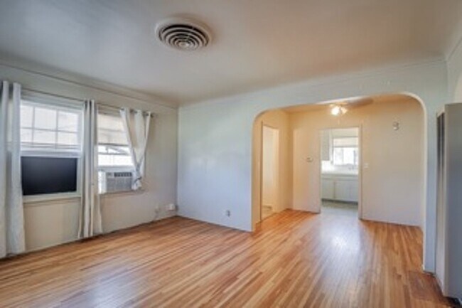 Foto del edificio - 627 Arvin St