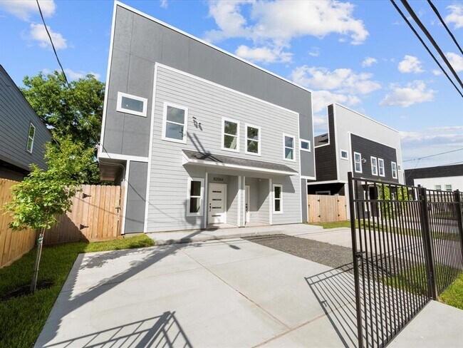 Foto del edificio - 8206 Knox St