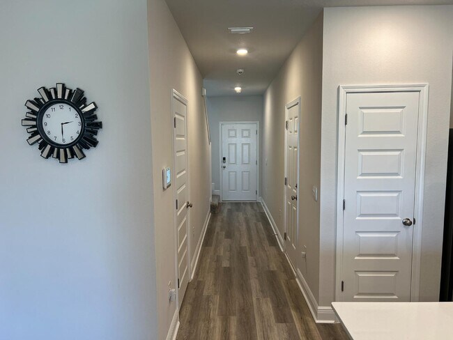 Foto del edificio - 5681 Stellarjay St