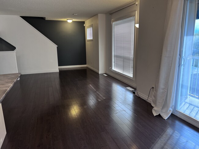 Building Photo - 114-12050 17 Av SW