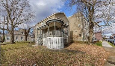 Building Photo - 121 Main St