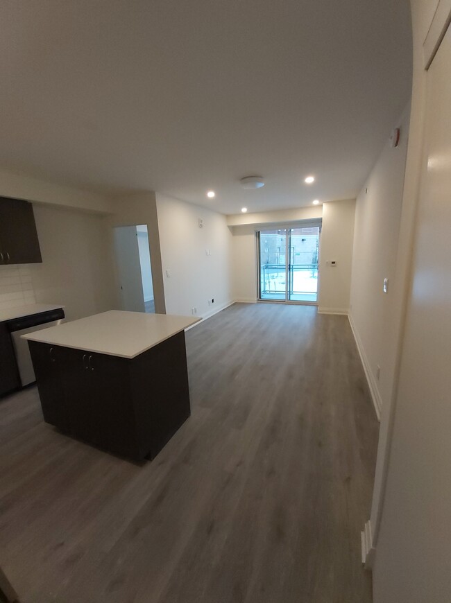 Photo du bâtiment - Modern Living Spacious Condo (2 Bed, 2 Bath)