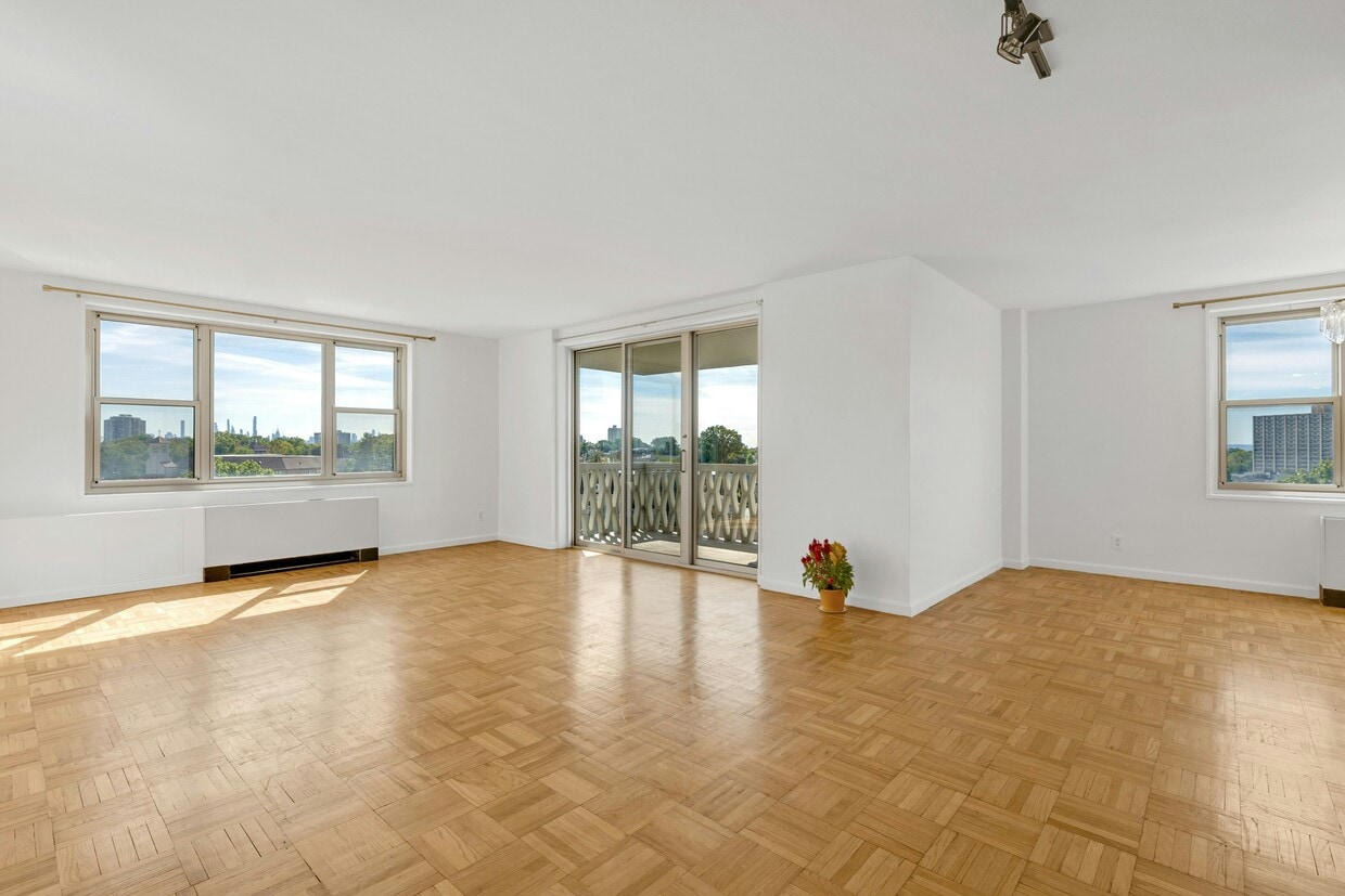 Photo - 2000 Linwood Ave (Fort Lee, NJ)