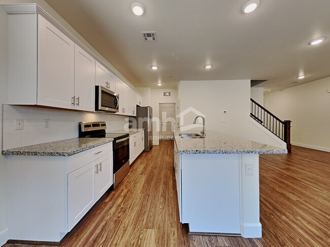 Building Photo - 72 Cabaletta Lane