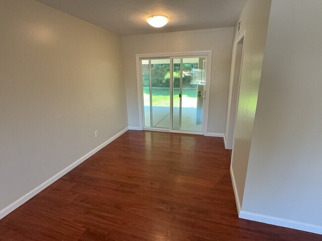 Foto del edificio - 3094 Flanders Rd