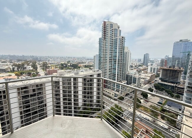 Building Photo - Luxury 16th floor West Facing View 2-bedroom 2-bath in Cortez Blu Building Downtown