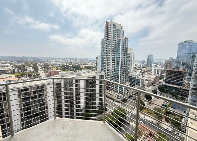 Foto del edificio - Luxury 16th floor West Facing View 2-bedroom 2-bath in Cortez Blu Building Downtown