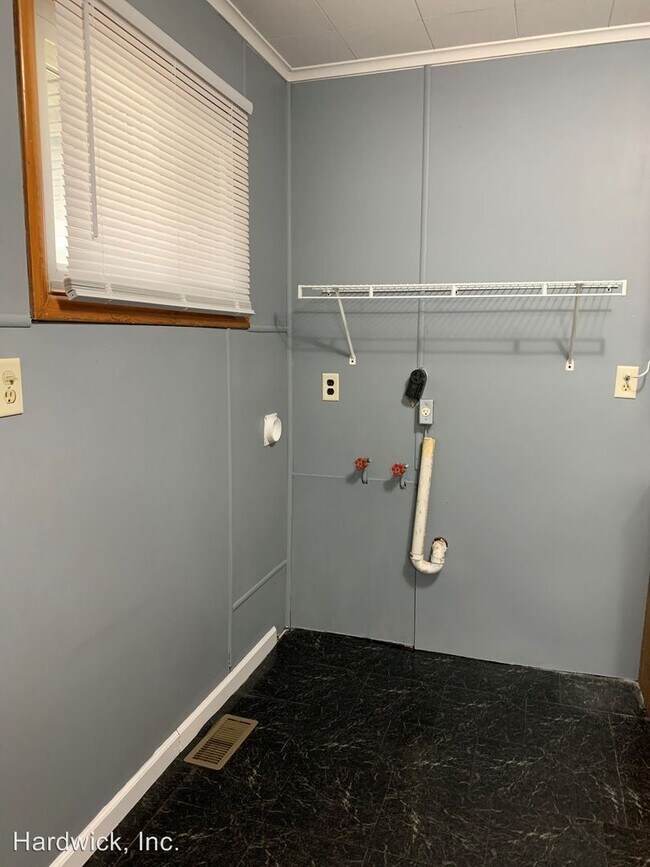 Foto del edificio - 3 br, 1 bath House - 1675 N. Eastfield Drive