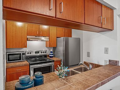 Building Photo - North side condo living opportunity locate...
