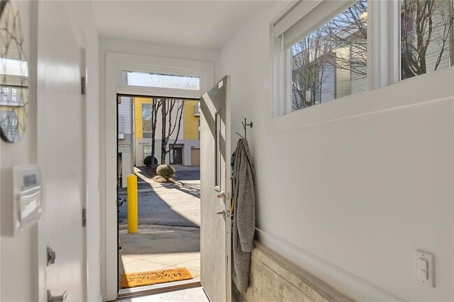 Building Photo - 1213 Van Allen Mews NW