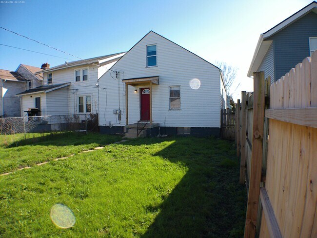 Foto del edificio - 607 Larcomb Ave