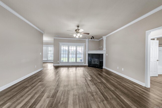 Building Photo - 2424 Palisade Dr