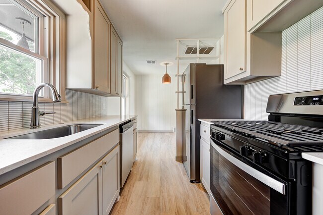 Foto del edificio - 1117 E Lindsey St