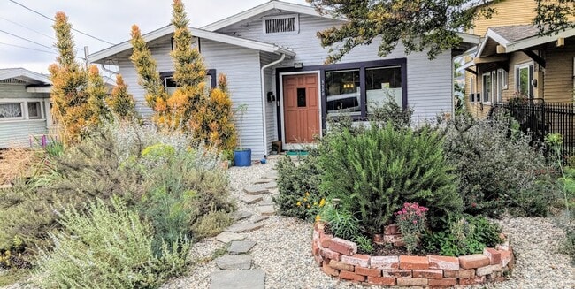 Front yard with native landscaping - 5259 Aldama St