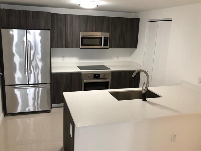 Foto del edificio - 488 NE 18th St