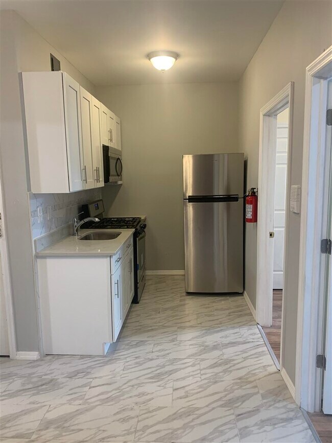 Foto del edificio - 51 66th St