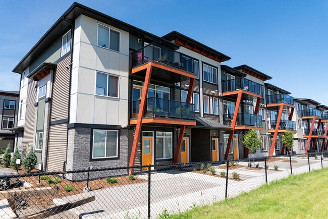 Building Photo - Essential Aurora