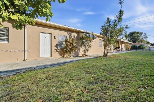 Foto del edificio - 2445 SW 18th St