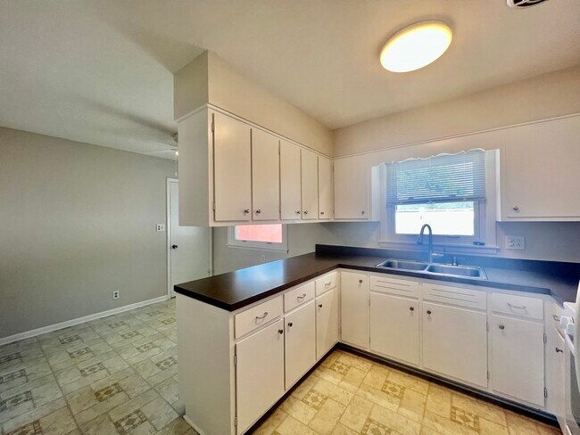 Building Photo - 11 N Cherrytree Ct