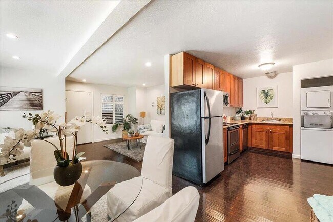 Foto del edificio - 820 Casanova Ave